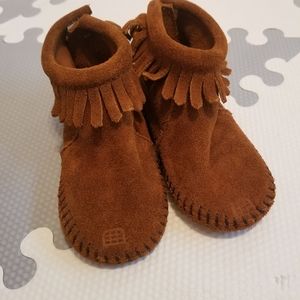 Minnetonka Moccasins size 6 toddler